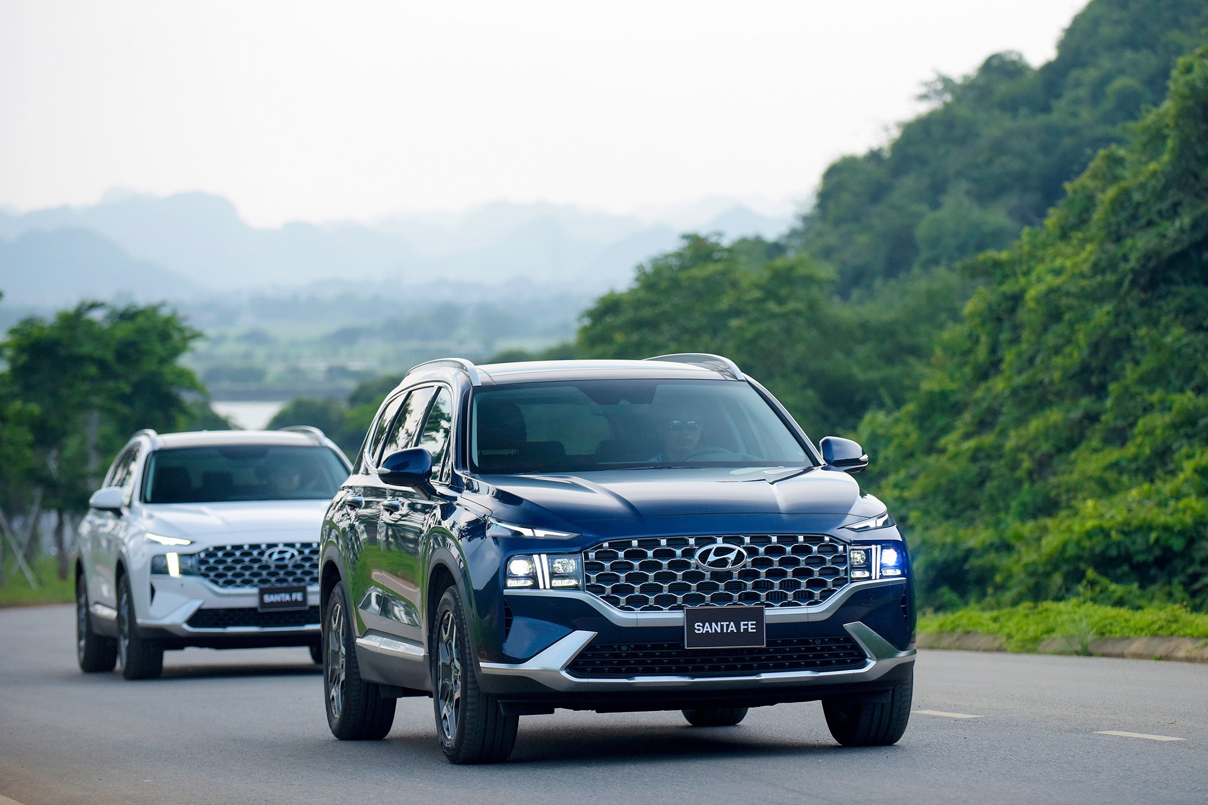 HYUNDAI THÀNH CÔNG CÔNG BỐ GIÁ BÁN MỚI CHO TUCSON VÀ SANTA FE