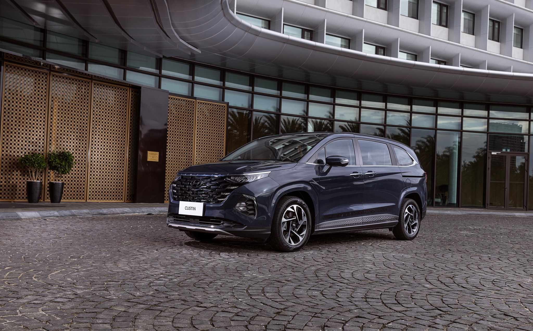 HYUNDAI CUSTIN LẦN ĐẦU ĐƯỢC GIỚI THIỆU TỚI KHÁCH HÀNG VIỆT NAM